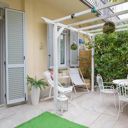 Stylish 2 Bedroom Flat - Garden 피렌체