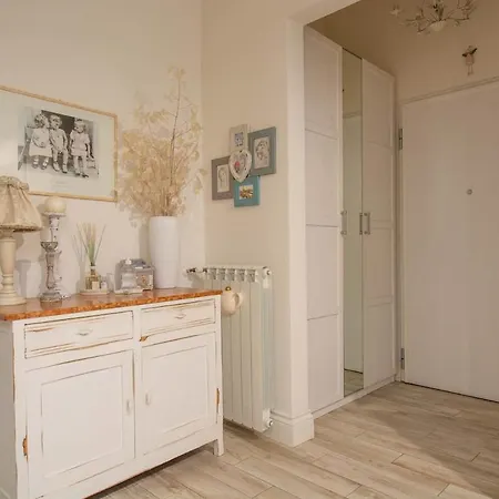 Stylish 2 Bedroom Flat - Garden Apartament Florencja