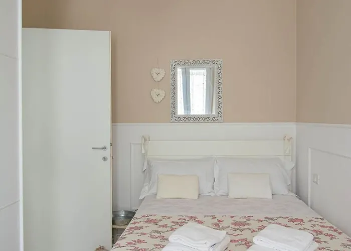 Stylish 2 Bedroom Flat - Garden