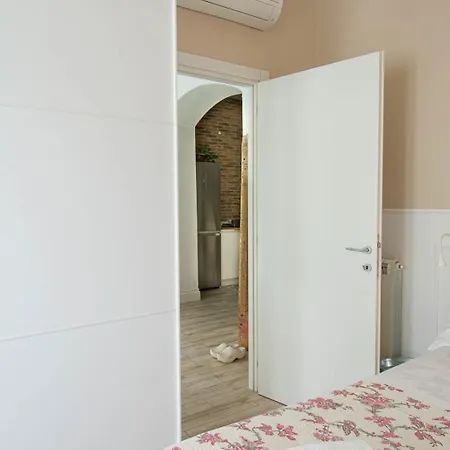 Stylish 2 Bedroom Flat - Garden شقة *